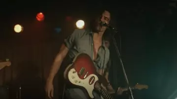 Wrangler Denim Lng Slve Sld:Stonewash worn by Billy Dunne (Sam Claflin) as seen in Daisy Jones & the Six (S01E02)