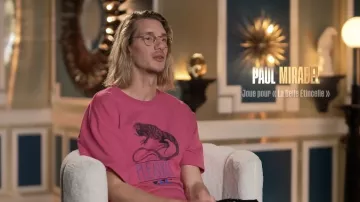The pink Pleasures t-shirt worn by Paul Mirabel in the show LOL: Who laughs, comes out! (Season 3)