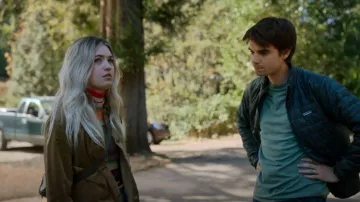 Patagonia Nano Puff® Jacket para hombre usada por Jason Sakaki como se ve en Lucky Hank (S01E01)