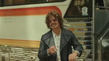 Ray Ban Ambermatic Shooter Limited en Jaune Photochromique porté par Warren Rojas (Sebastian Chacon) vu dans Daisy Jones & the Six (S01E08)