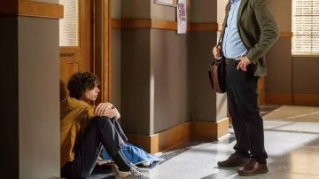 Vans Check baskets portées par Bartow Williams-Stevens (Jackson Kelly) vues dans Lucky Hank (S01E01)