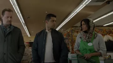 Allsaints Tolbert Bomber Jacket usada por Nick Torres (Wilmer Valderrama) vista en NCIS (S20E17)