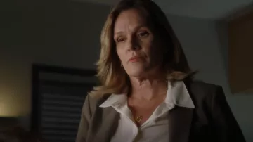 Madewell Coin Layered Necklace worn by Capt. Elaine Maynard (Claudia Christian) as seen in 9-1-1 (S06E12)