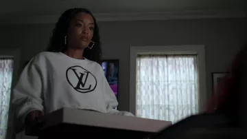 Louis vuitton Macro Sig­na­ture Cropped Sweater worn by Diana Tejada (LaToya Tonodeo) as seen in Power Book II: Ghost (S03E01)