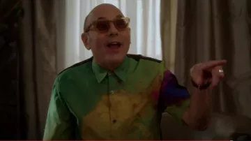 Dries Van Noten Clasen Chemise graphique multicolore à manches courtes portée par Stanford Blatch (Willie Garson) comme on le voit dans And Just Like That... (S01E02)