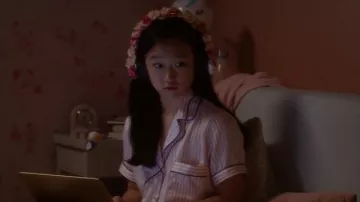 Rose Rockers Casque utilisé par Lily Goldenblatt (Cathy Ang) comme on le voit dans And Just Like That... (S01E03)