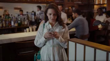 Chanel Caviar Med Medium CC Filigree Green Bag usado por Charlotte York (Kristin Davis) como se ve en And Just Like That... (S01E03)
