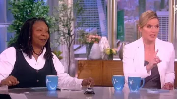 Altuzarra Two-Button Crepe Blazer usado por Sara Haines como se ve en The View el 20 de marzo de 2023