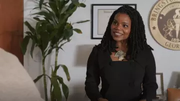 Amanda Uprichard Tavira Blazer porté par Amara Patterson (Kelly Jenrette) vu dans All American: Homecoming (S02E14)