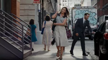 Stella Mccartney Lau­ren A-Line Skirt worn by Natasha Naginsky (Bridget Moynahan) as seen in And Just Like That… (S01E03)