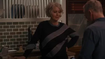 Gerard Darel Lewis Suéter usado por Miranda Hobbes (Cynthia Nixon) como se ve en And Just Like That... (S01E07)