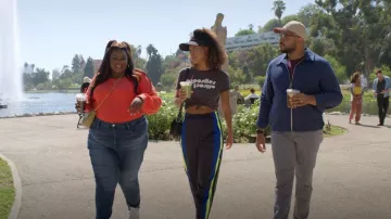 Rag & Bone Small Field Messenger Bag porté par Fay (Grasie Mercedes) comme on le voit dans Grand Crew (S02E03)