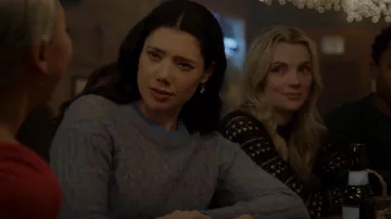 Veronica Beard Riola Pull porté par Violet Mikami (Hanako Greensmith) vu dans Chicago Fire (S11E16)