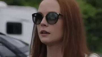 Vogue Eyewear Lunettes de soleil VO5230S54 Y portées par Maggie Sullivan (Morgan Kohan) vues dans Sullivan’s Crossing (S01E01)