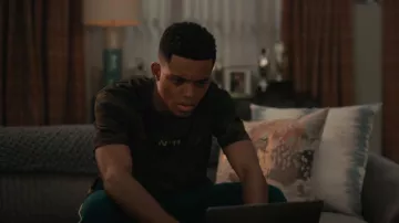 Eleven Paris Camo T Shirt porté par Will Smith (Jabari Banks) vu dans Bel-Air (S02E05)