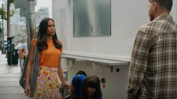 Mango Pradera Skirt worn by Jenny Matthews (Jessalyn Wanlim) as seen in Workin' Moms (S07E11)