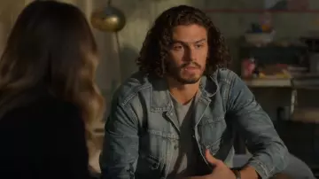 Chaqueta Levi's Type II Trucker usada por Gael Martínez (Tommy Martínez) como se ve en Good Trouble (S05E02)