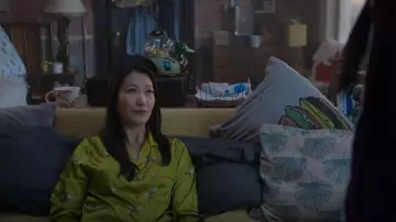 Chelsea Peers Pre­mi­um Satin Bee Print Set worn by Sumi (Kara Wang) as seen in Good Trouble (S05E02)
