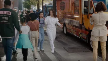 Chaussures blanches Superga 2790 AcoTW portées par Charlotte York (Kristin Davis) comme on le voit dans And Just Like That... (S01E09)