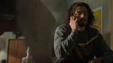 Asos Design Over­sized Sweat­shirt worn by Gael Martinez (Tommy Martinez) as seen in Good Trouble (S05E02)