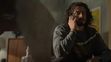 Sudadera Asos Design Oversize usada por Gael Martinez (Tommy Martinez) como se ve en Good Trouble (S05E02)