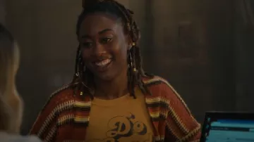 Anthropologie Do Good Graphic Tee porté par Malika Williams (Zuri Adele) vu dans Good Trouble (S05E02)