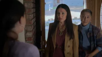 Veronica Beard Cooke Leather Dick­ey Jack­et worn by Isabella Tavez (Priscilla Quintana) as seen in Good Trouble (S05E02)
