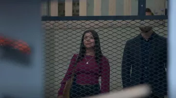 Suéter acanalado de manga acolchada de Zara usado por Mariana Adams Foster (Cierra Ramirez) como se ve en Good Trouble (S05E02)