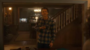 Pendleton Board Ombre Plaid Western Shirt usada por Colton Landry (Jefferson Brown) como se ve en The Way Home (S01E09)