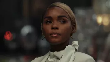 Shaun Leane Hook Boucles d’oreilles dorées portées par Andi Brand (Janelle Monáe) dans Glass Onion: A Knives Out Mystery