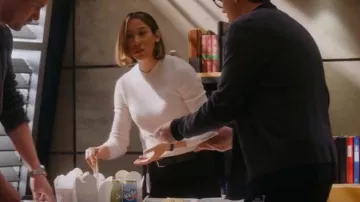 Babaton James Sweater worn by Sarah Truong (Mayko Nguyen) as seen in Hudson & Rex (S05E15)