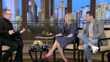 Chloe Balloon Sleeve Belted Linen Drill Dress portée par Kelly Ripa comme vu en LIVE avec Kelly et Ryan le 23 mars 2023