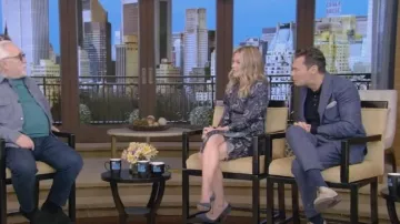 Gianvito Rossi Pointy Toe Pump usado por Kelly Ripa como se ve en LIVE with Kelly and Ryan el 24 de marzo de 2023