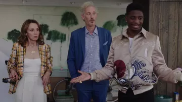 Junya Watanabe Tweed Plaid Jacket usada por Sylvie Grateau (Philippine Leroy-Beaulieu) como se ve en los trajes de Emily en la serie de televisión de París (S03E03)