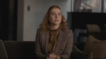 Veronica Beard Empire Dickey Jacket porté par Rava Roy (Natalie Gold) comme on le voit dans Succession (S04E01)