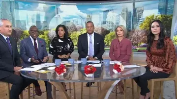 Gal Meets Glam Brianna Tie Neck Dress porté par Dylan Dreyer comme on le voit dans Today on March 22, 2023