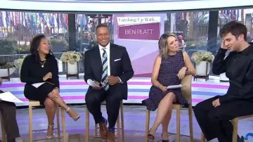 Eliza J Robe en tweed sans manches portée par Dylan Dreyer comme vu dans Aujourd’hui le 23 mars 2023