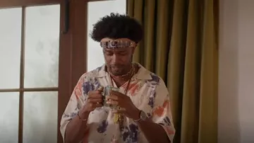 General Admission Skip­per Col­lar Shirt Nat­ur­al Tie Dye worn by Noah Koles (Echo Kellum) as seen in Grand Crew (S02E04)