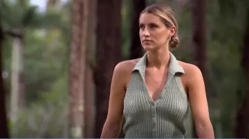 Hollister Co. Green Ribbed Knit Polo Halter Top usado por Kaity Biggar como se ve en The Bachelor (S27E10)