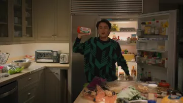 Suéter estampado geométrico de Asos usado por Cameron (Tenzing Norgay Trainor) como se ve en los trajes de la película Freeridge (Temporada 1 Episodio 8)
