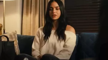 The bare-shouldered sweater worn by Sam Carpenter (Melissa Barrera) in the movie Scream VI
