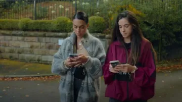 Brunello Cucinelli Abrigo abotonado a cuadros usado por Georgina Rodríguez como se ve en I Am Georgina (S02E01)