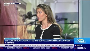 La robe pull à manches courtes noire portée par Noémie Wira lors de son Morning Retail sur BFM Business le 27 mars 2023