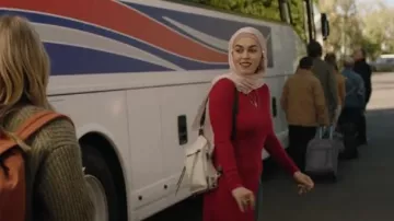 Sac à bandoulière Elliott Rag & Bone porté par Marjan Marwani (Natacha Karam) comme on le voit dans 9-1-1: Lone Star (S04E09)