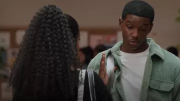 Camisa abotonada de pana Topman usada por Lando (Martin Bobb-Semple) como se ve en All American: Homecoming (S02E15)