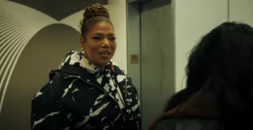 Sweat à capuche Céline Loose Fit en polaire de coton tie-teint-print portée par Robyn McCall (Queen Latifah) comme on le voit dans The Equalizer (S03E13)