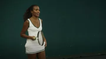 Hábitos recreativos Cristo con cuello en V Mini vestido usado por Gabby Prescod como se ve en Summer House (S07E05)