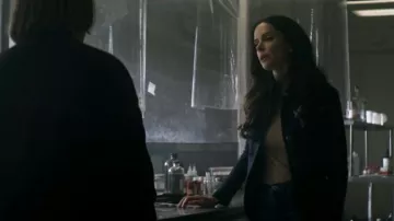 Rag & Bone Slade Wool Blaz­er worn by Lois Lane (Bitsie Tulloch) as seen in Superman & Lois (S03E03)