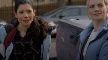 Camisa a cuadros Rails Hunter usada por Violet Mikami (Hanako Greensmith) como se ve en Chicago Fire (S11E16)