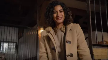 L.L. Bean Classic Lambswool Duffel Coat porté par Emily Price (Vella Lovell) vu dans Animal Control (S01E06)